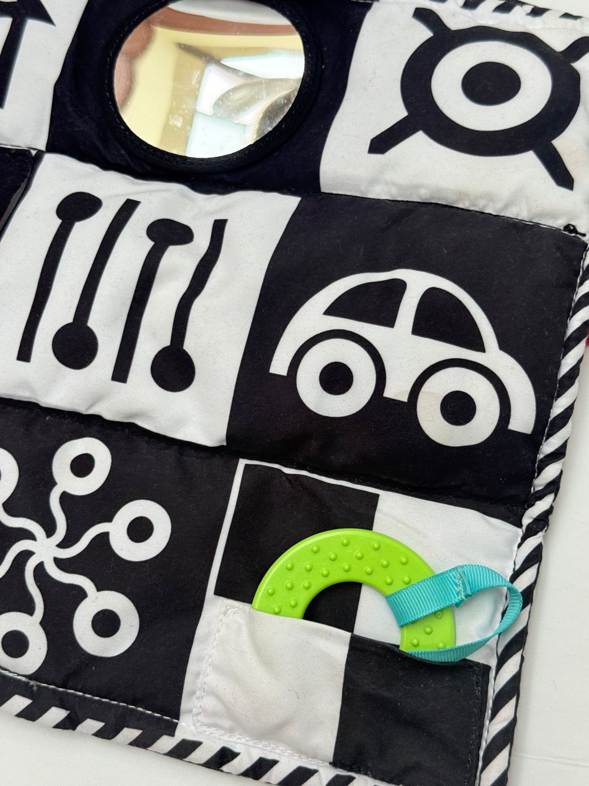 Black White Sensory Tummy Time Mirror Toy