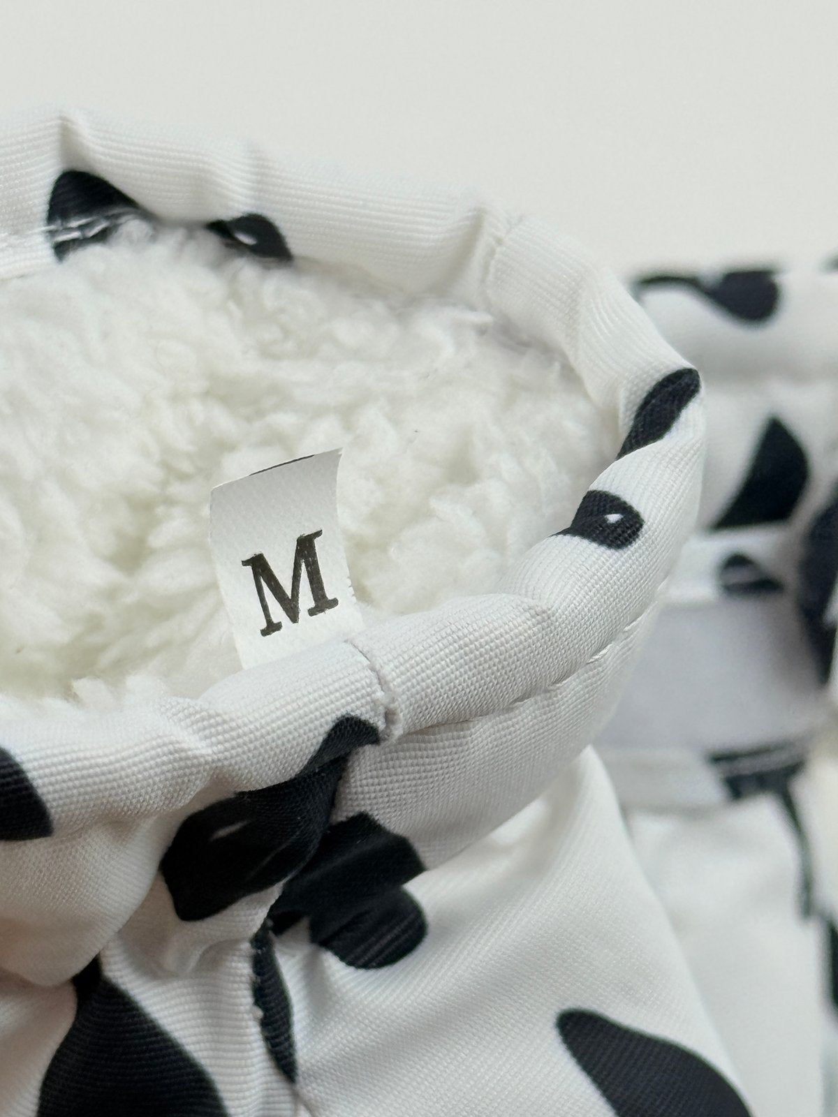 Black & White Heart Print Winter Mittens Size M