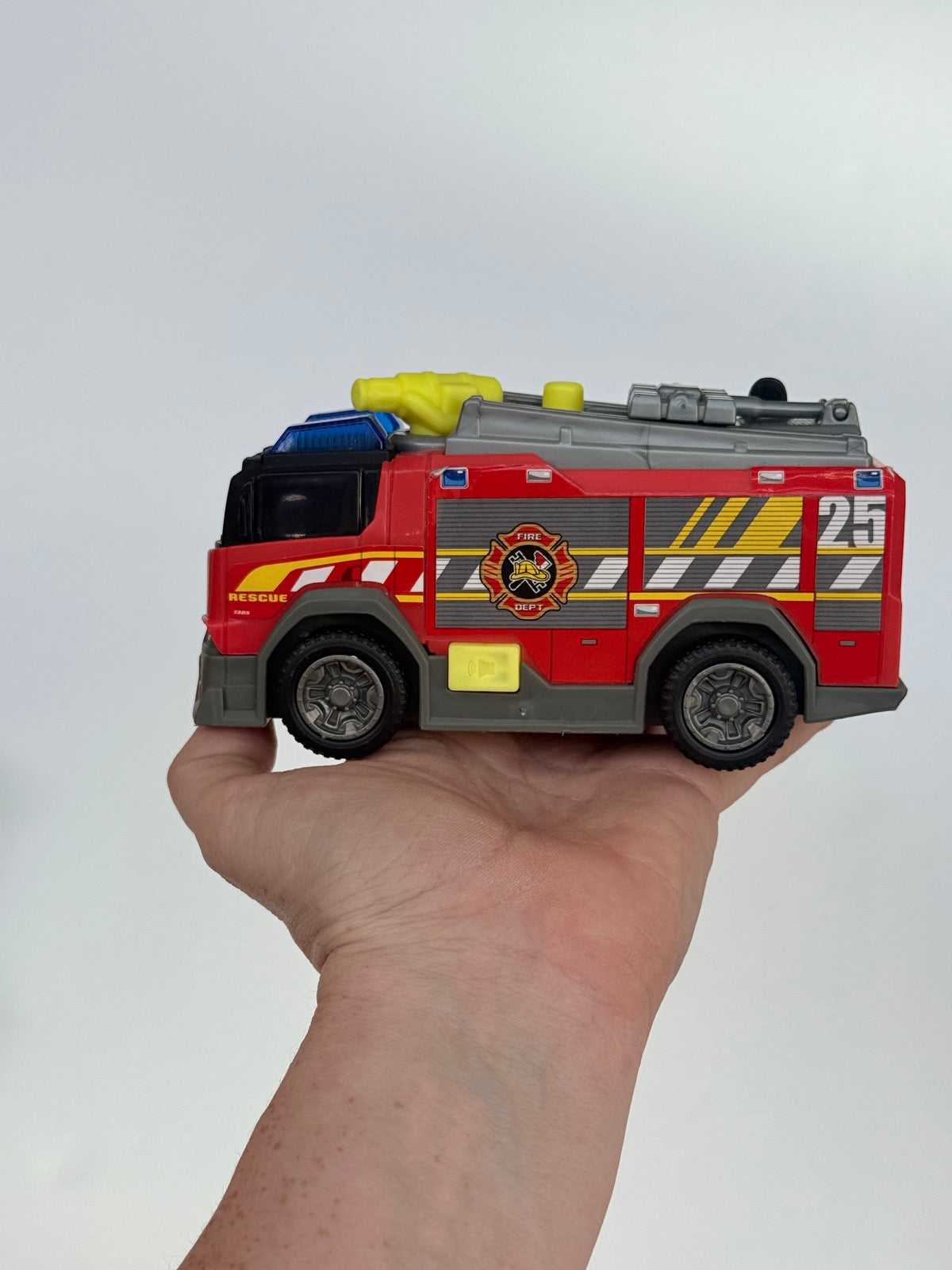 Dickie Toys Fire Rescue Truck Lights Sound