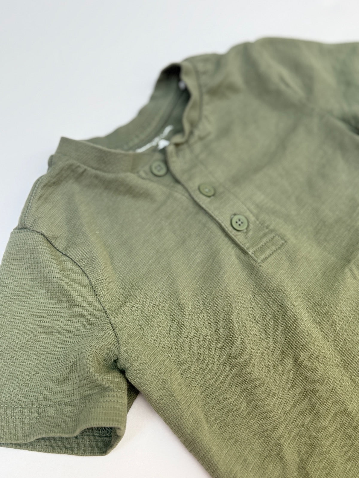 Tommy Bahama Olive Henley Tee Size 4T