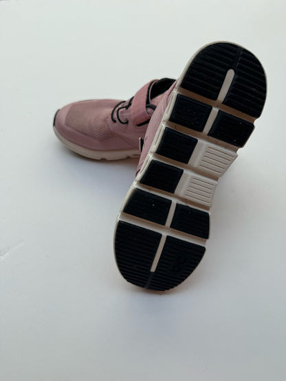 On Running Cloud Kids Sneaker Rose Size 2