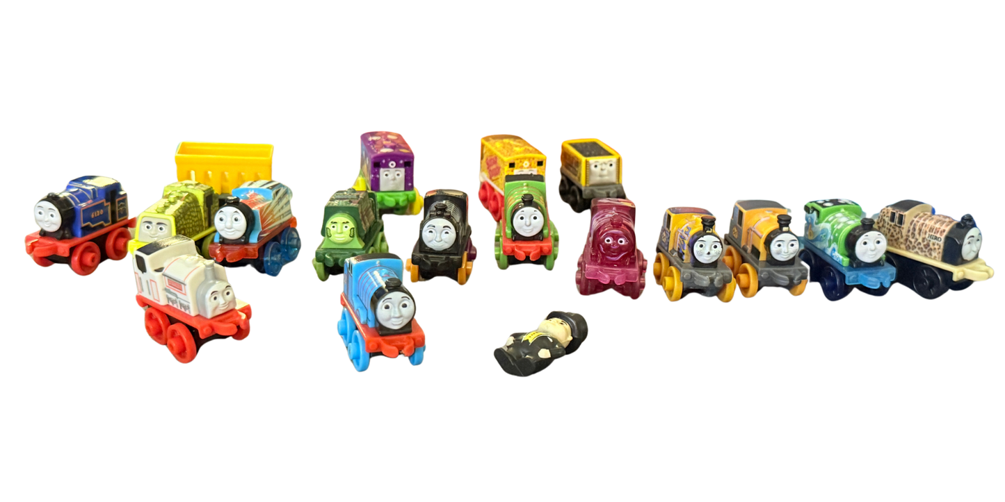 Thomas & Friends Minis Target Blast Stunt Set with lot of 17 Trains pc