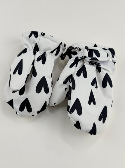 Black & White Heart Print Winter Mittens Size M
