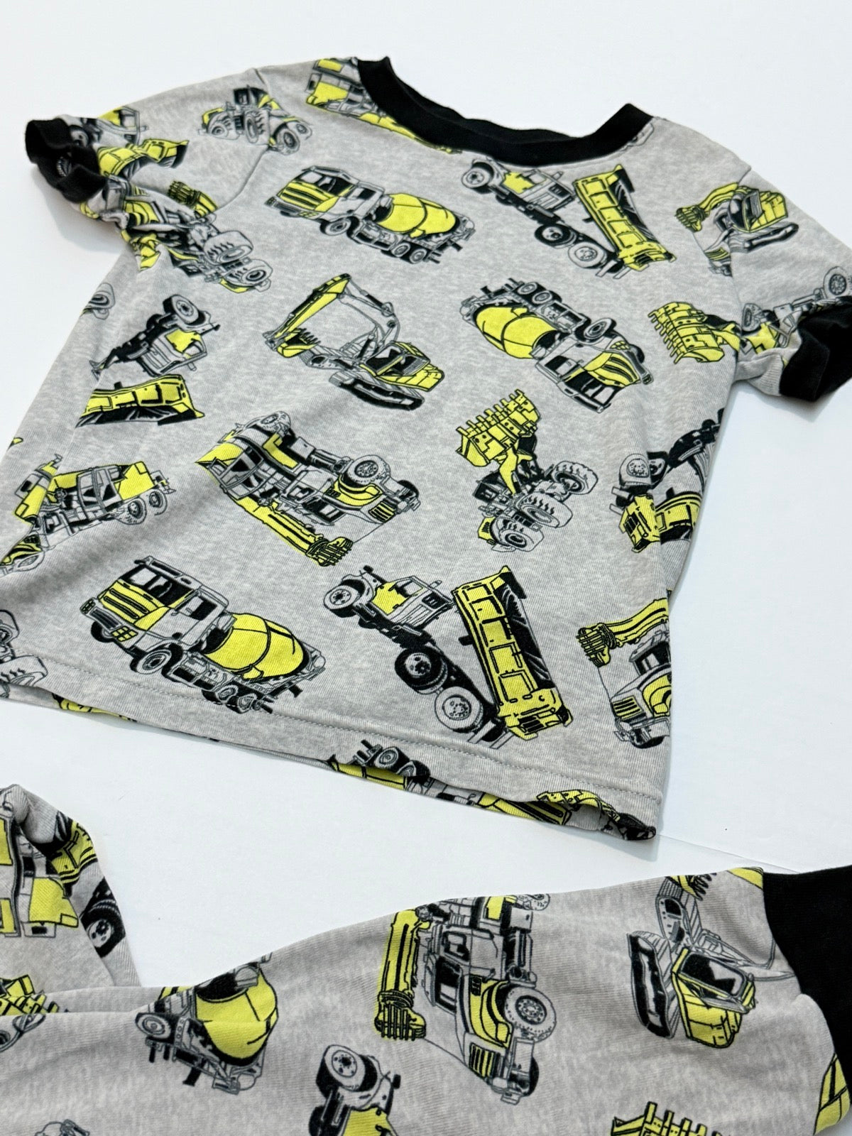 Kirkland Signature Construction Truck Pajamas Size 6/6Y