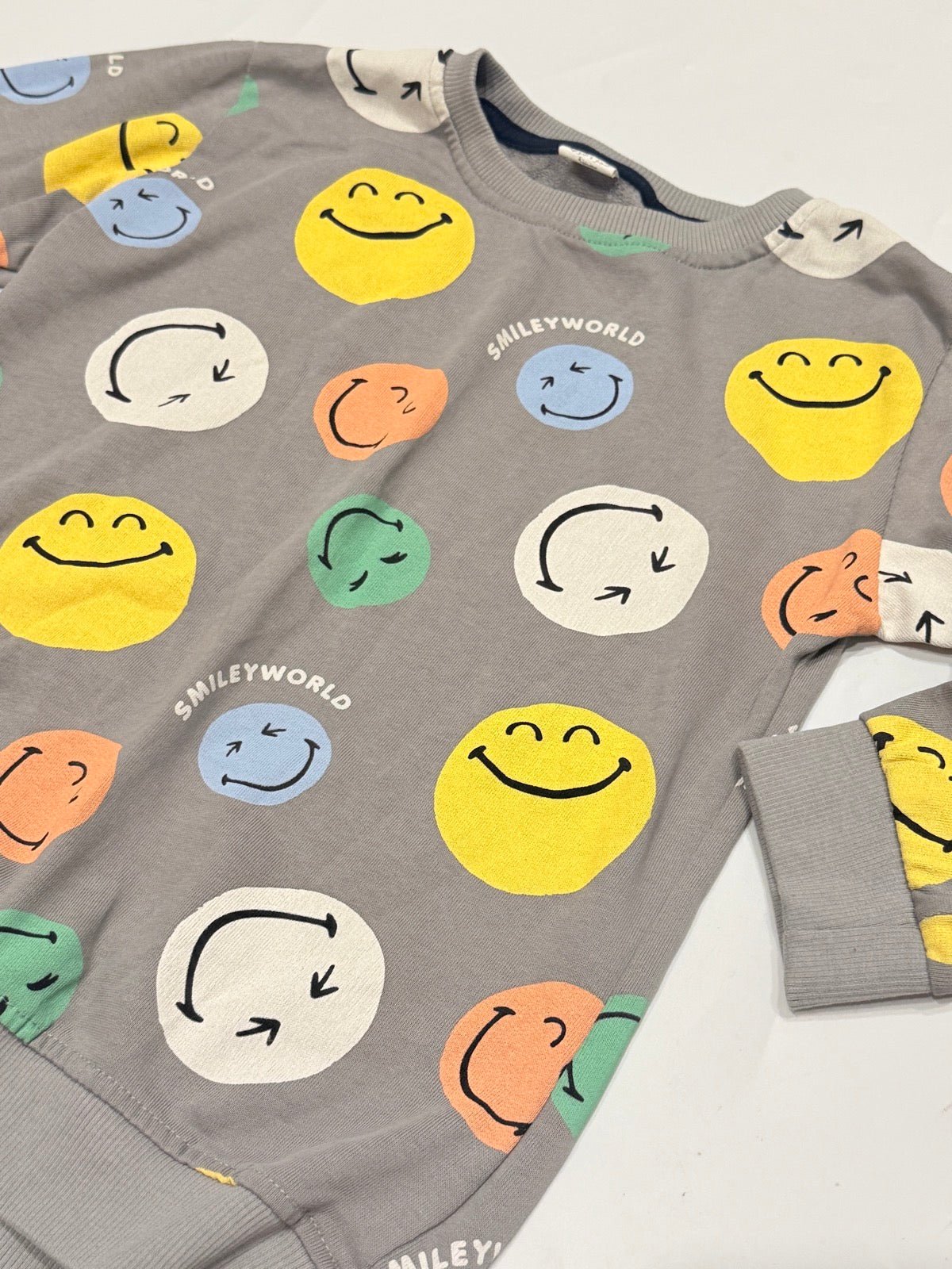 SmileyWorld Gray Smiley Face Sweatshirt Size 8Y