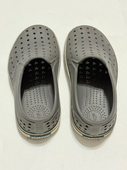 Native Jefferson Gray Slip-On Shoes C9