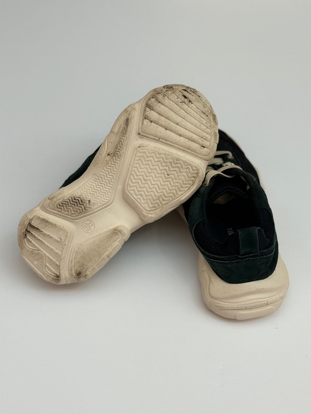 Chenchenna Black Chunky Sneaker Size US10