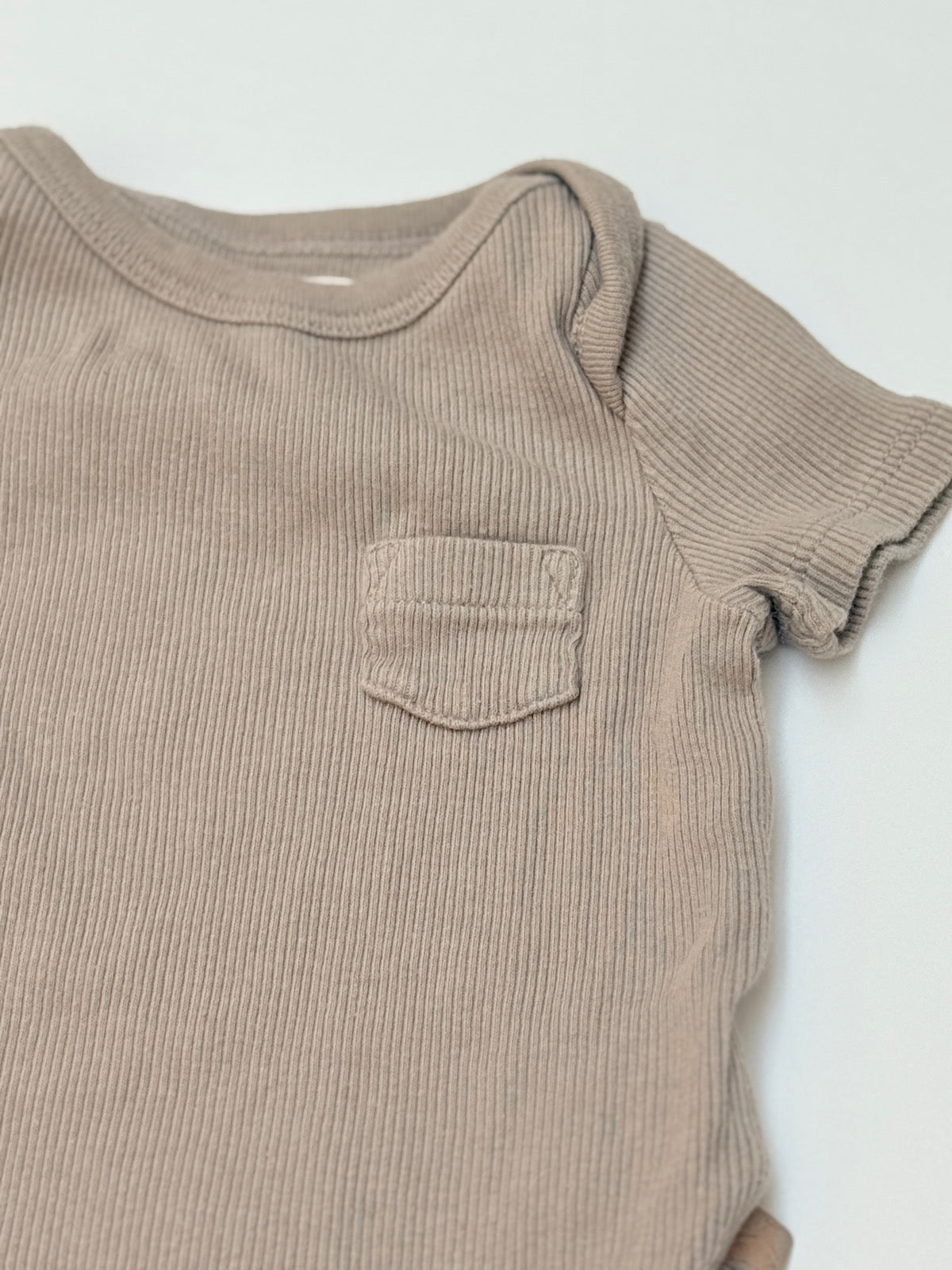 Baby Gap Ribbed Pocket Bodysuit Size 0-3M