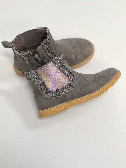 Unknown Gray Glitter Chelsea Boots Size 10M