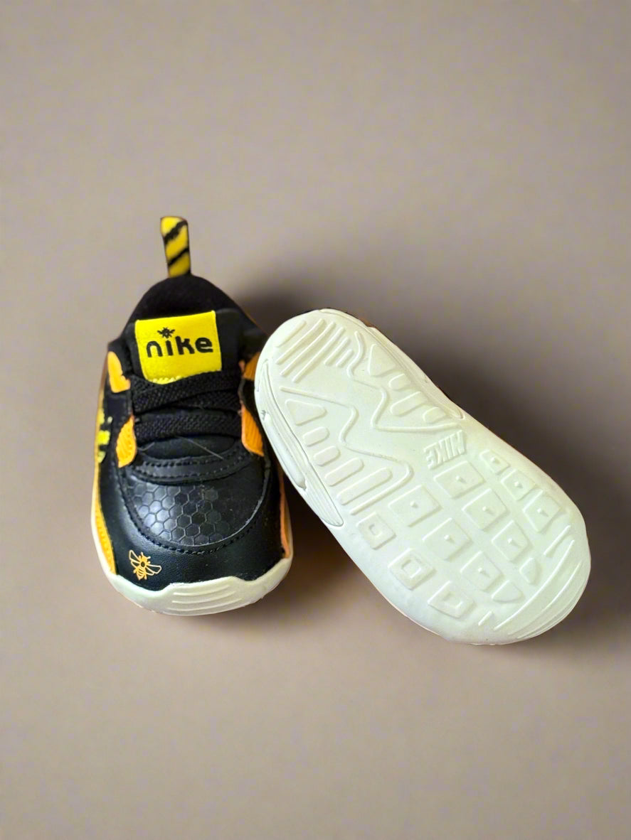 Nike Bee sneakers US 3c