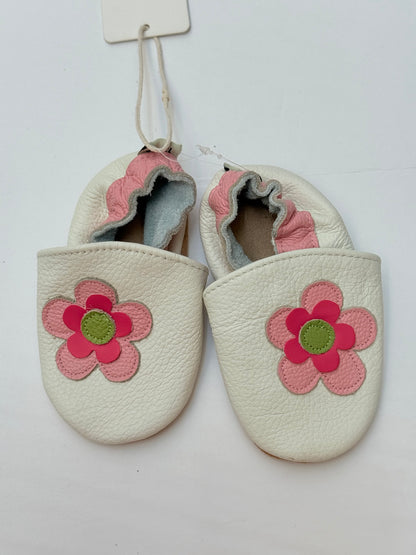 NWT - iEVOLVE Flower Leather Baby Shoes 12-18M