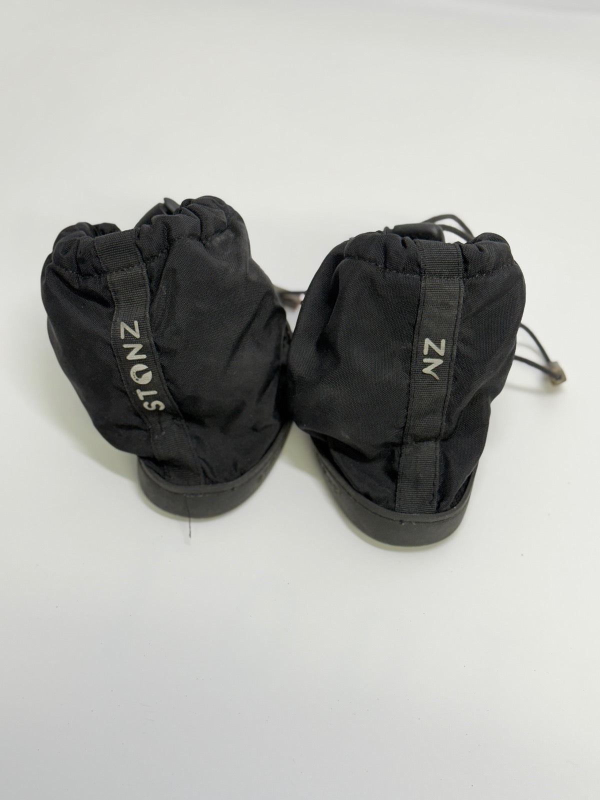 Stonz Black Winter Baby Booties Medium -max 12.5 cm