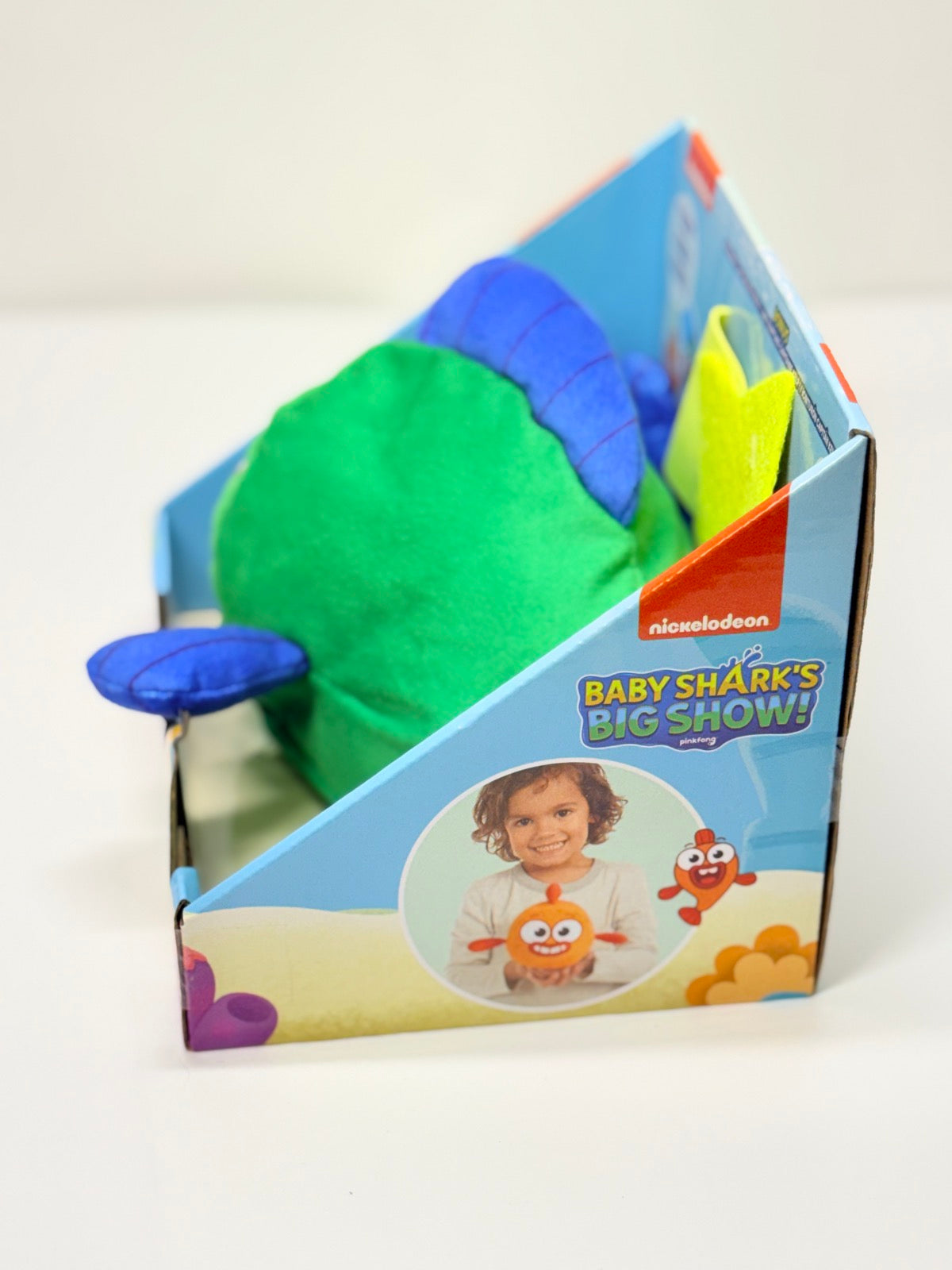 Peluche réversible Nickelodeaon Baby Shark William Captain Kelp