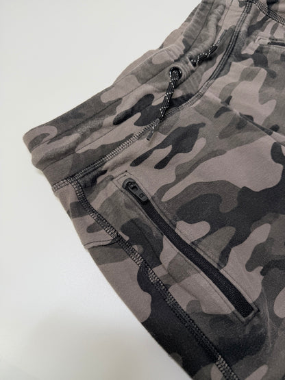 Gap Fit Camo Sweat Shorts Size LG (10)