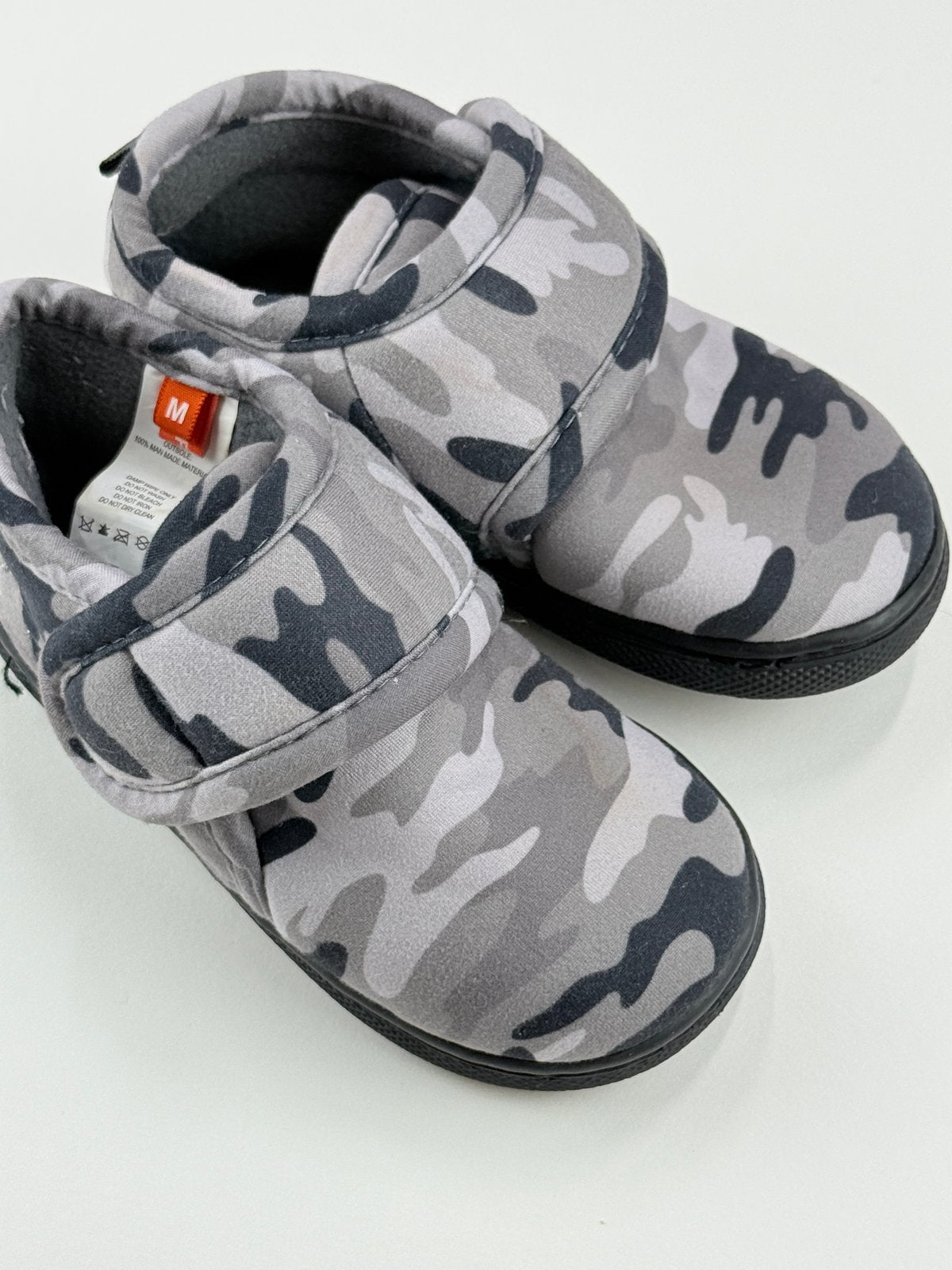 Joe Fresh Gray Camo Dinosaur Slipper Boots M(8)