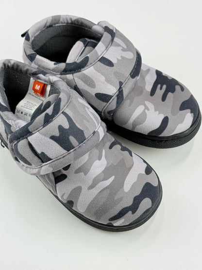 Joe Fresh Gray Camo Dinosaur Slipper Boots M(8)