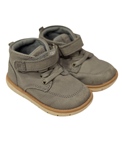 Stride Rite SRT Quinn Gray Boot Size 5M