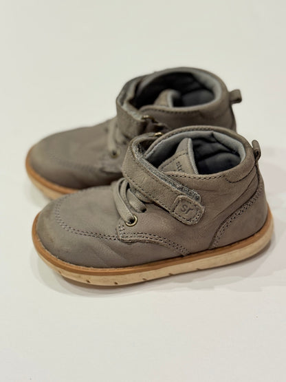 Stride Rite SRT Quinn Gray Boot Size 5M