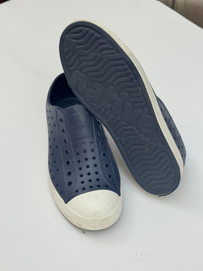 Native Jefferson Navy Slip-On Sneakers Size 3