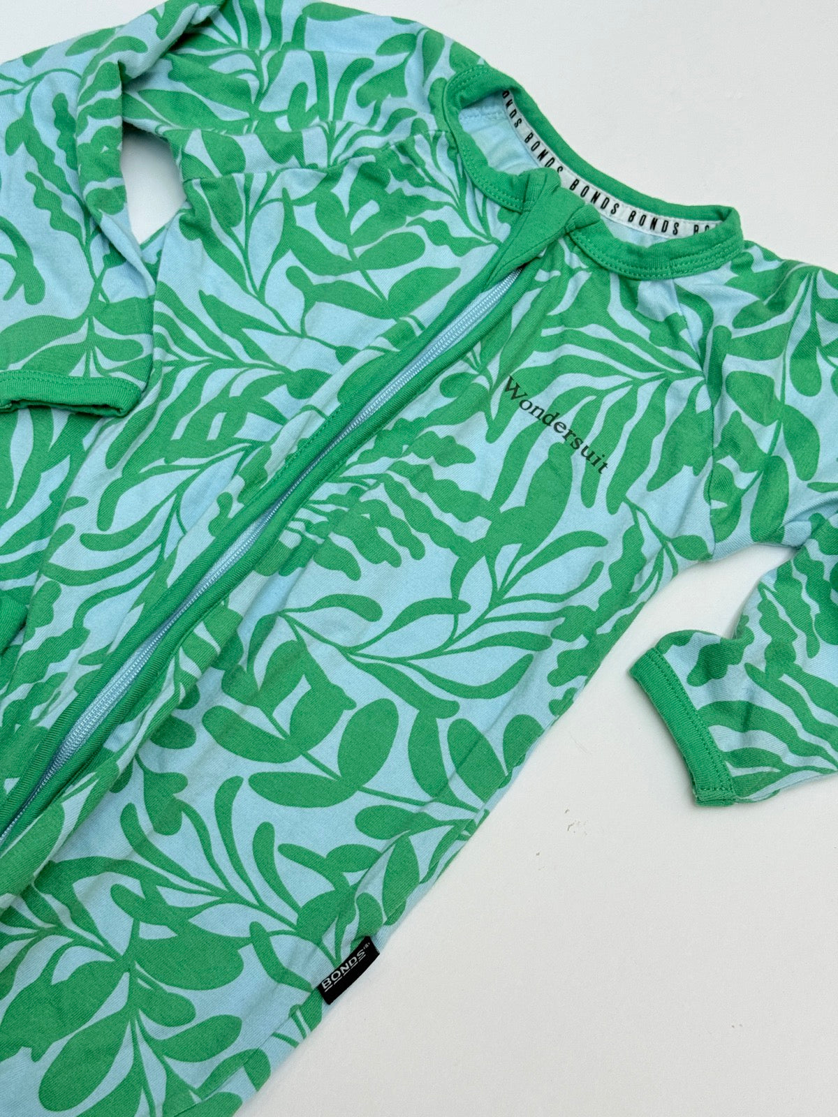 Bonds Wondersuit Tropical Leaf Zipsuit Size 1