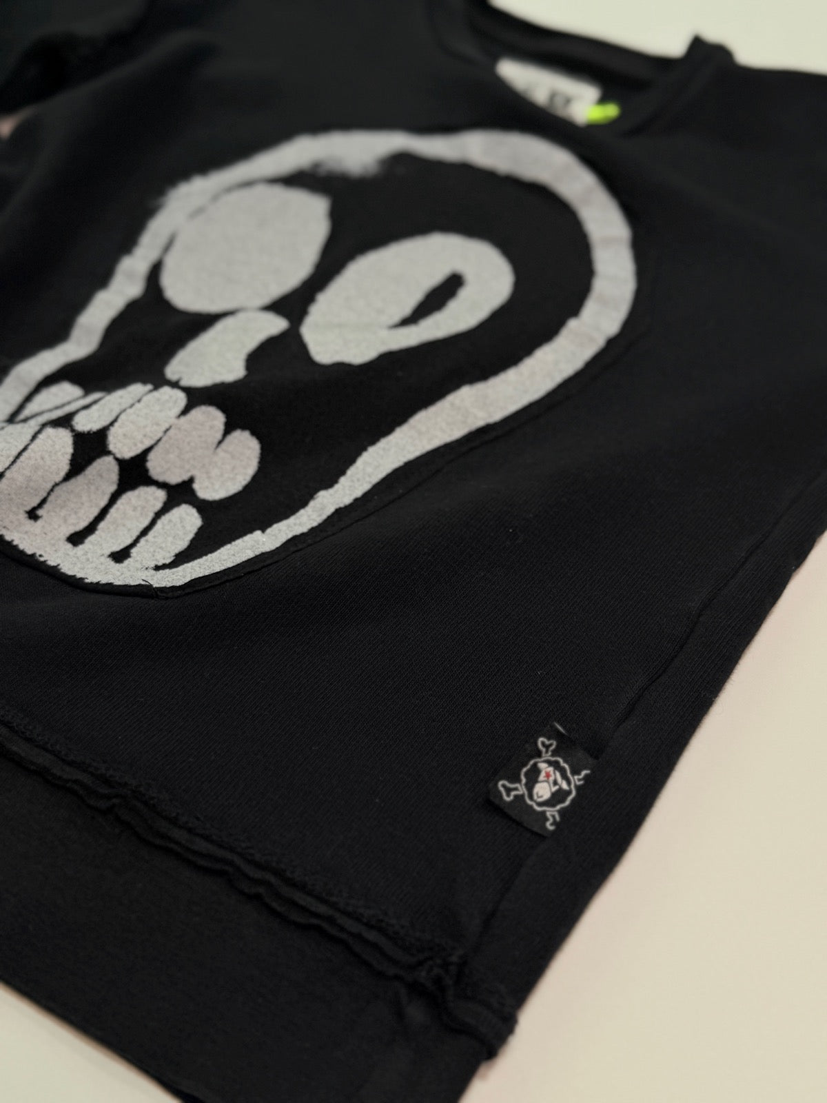 Nununu Black Skull Sweatshirt 4-5
