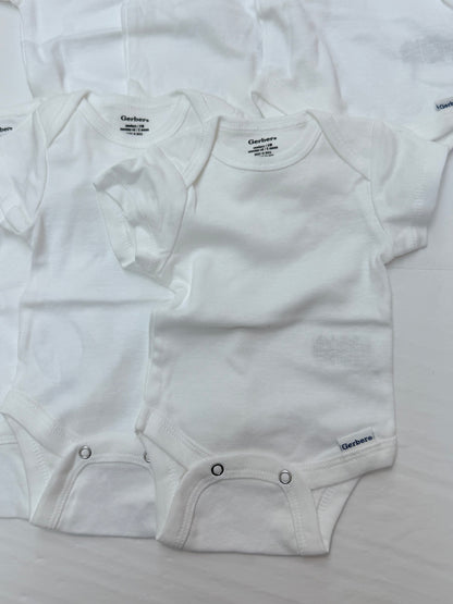 Gerber White Onesie 6-Pack Newborn 2 in Stock