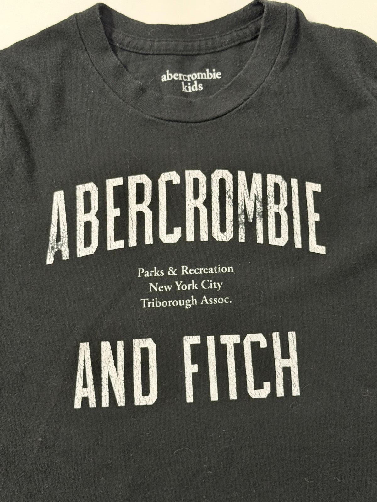 T-shirt Abercrombie Kids noir Taille 9 10