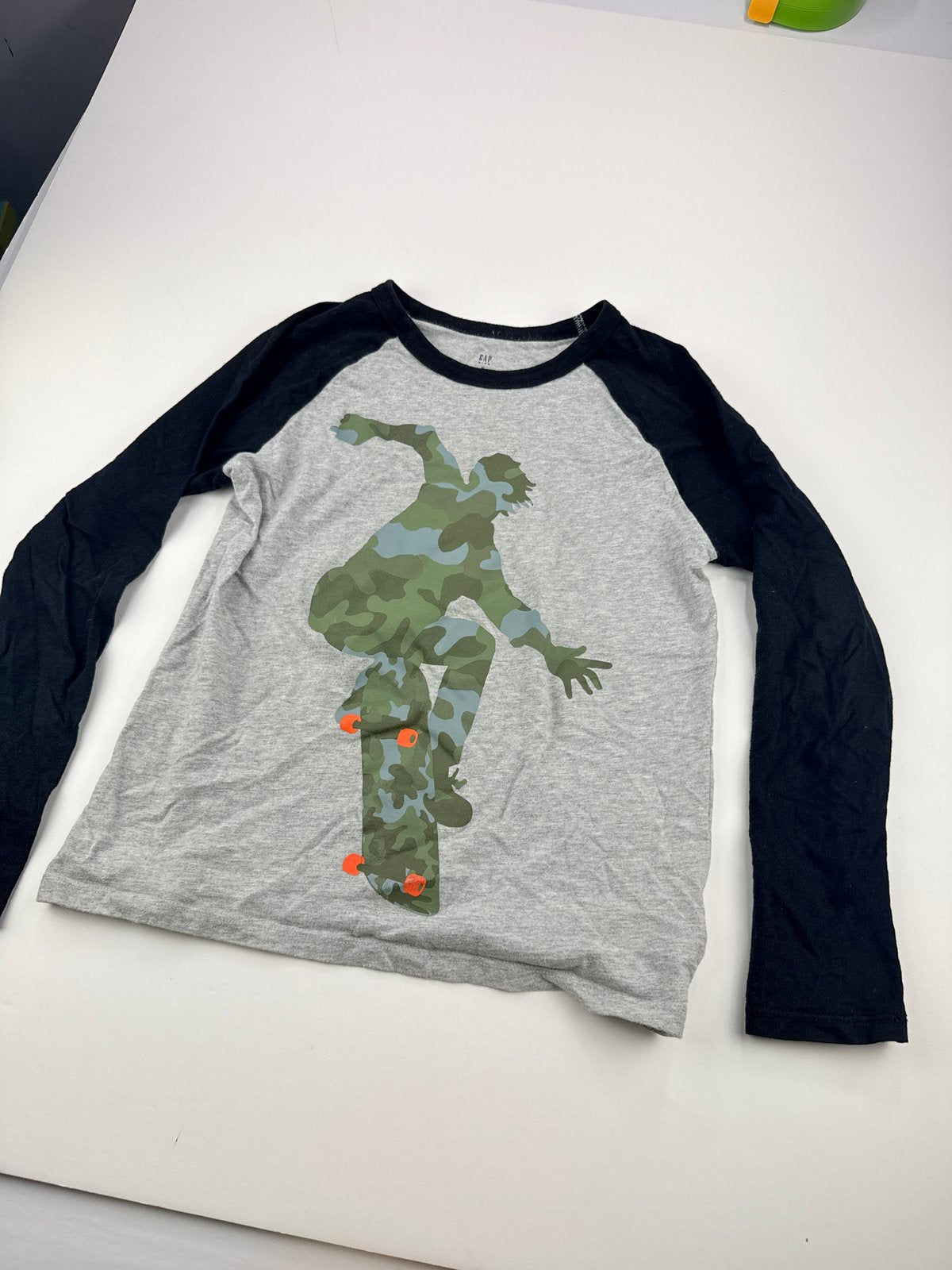 Gap Kids Skateboard Graphic Raglan T-Shirt Size M 8-9