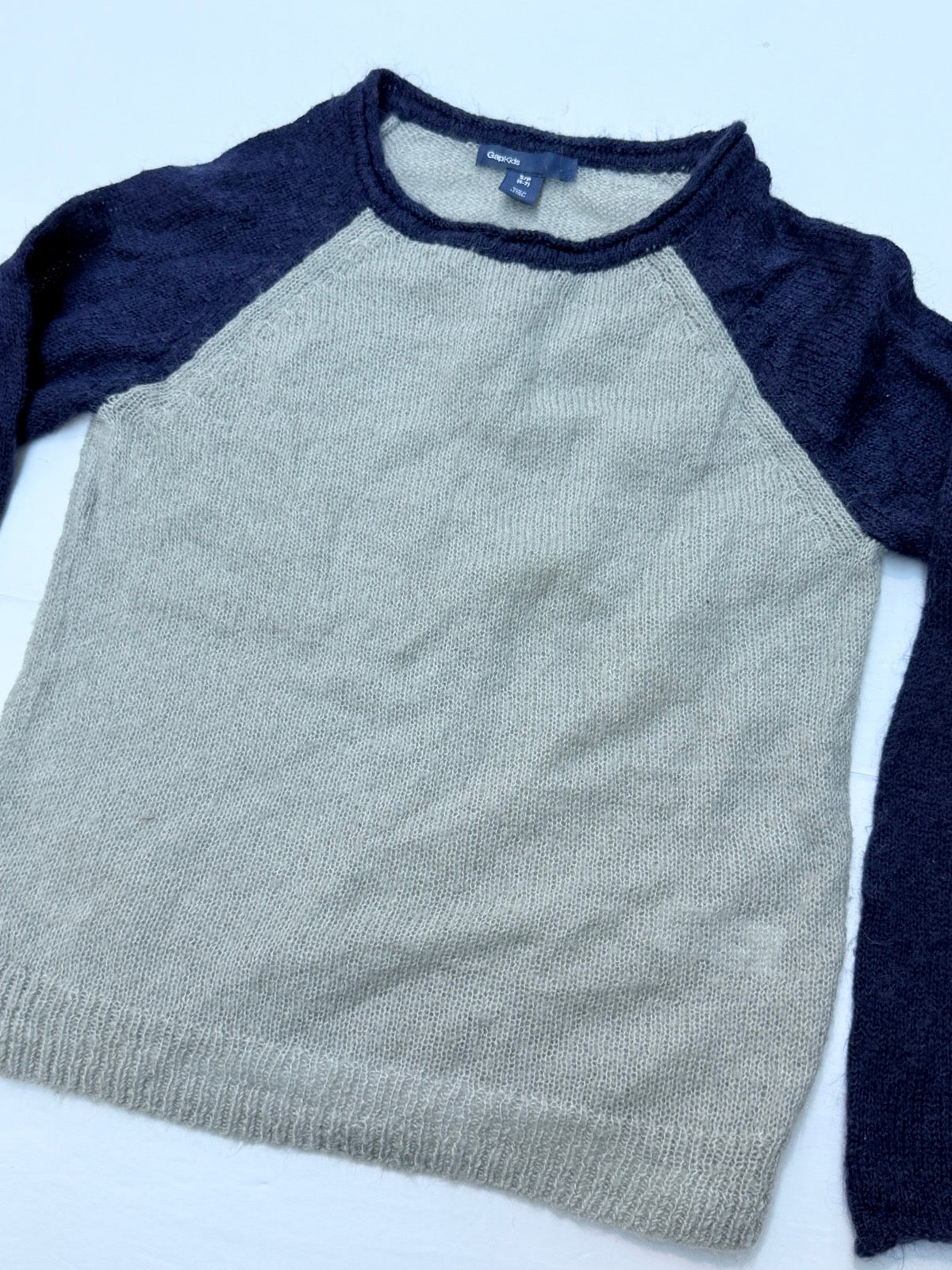 GapKids Navy Gray Raglan Sweater Size S/P (6-7) 6-7