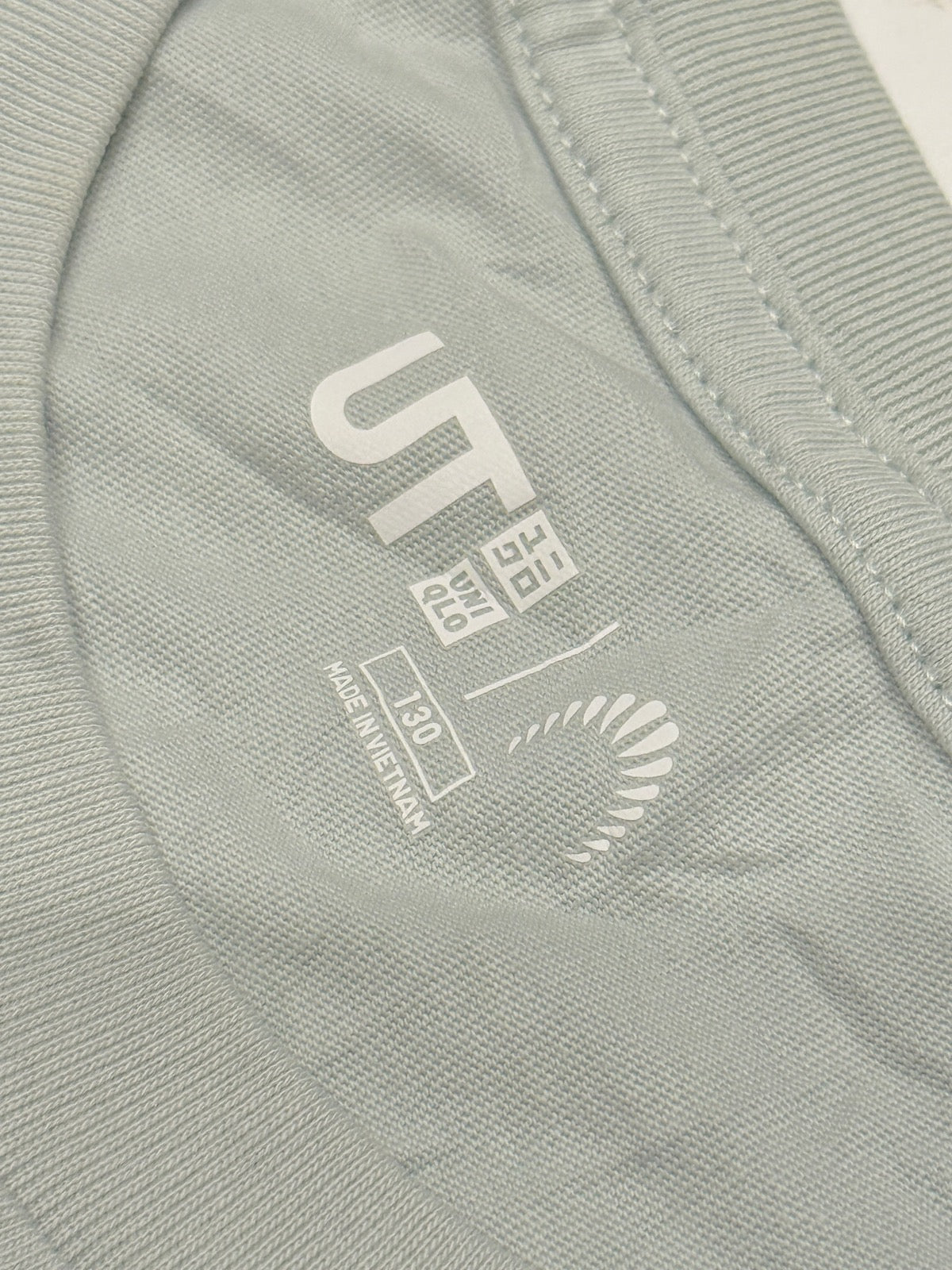 Uniqlo UT Mammals on the Earth Tee 7Y
