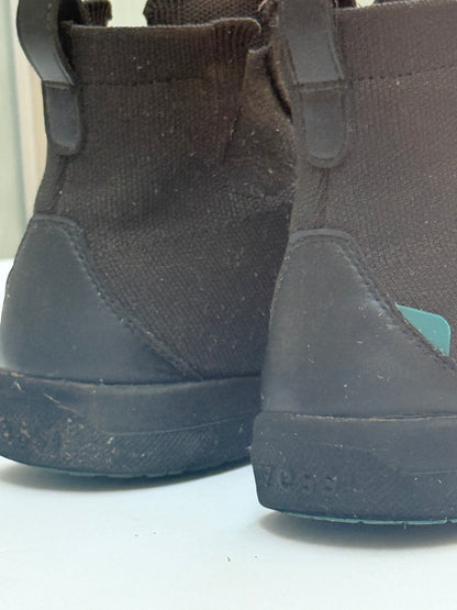 Vessi Weekend Chelsea Boots Youth Size J4