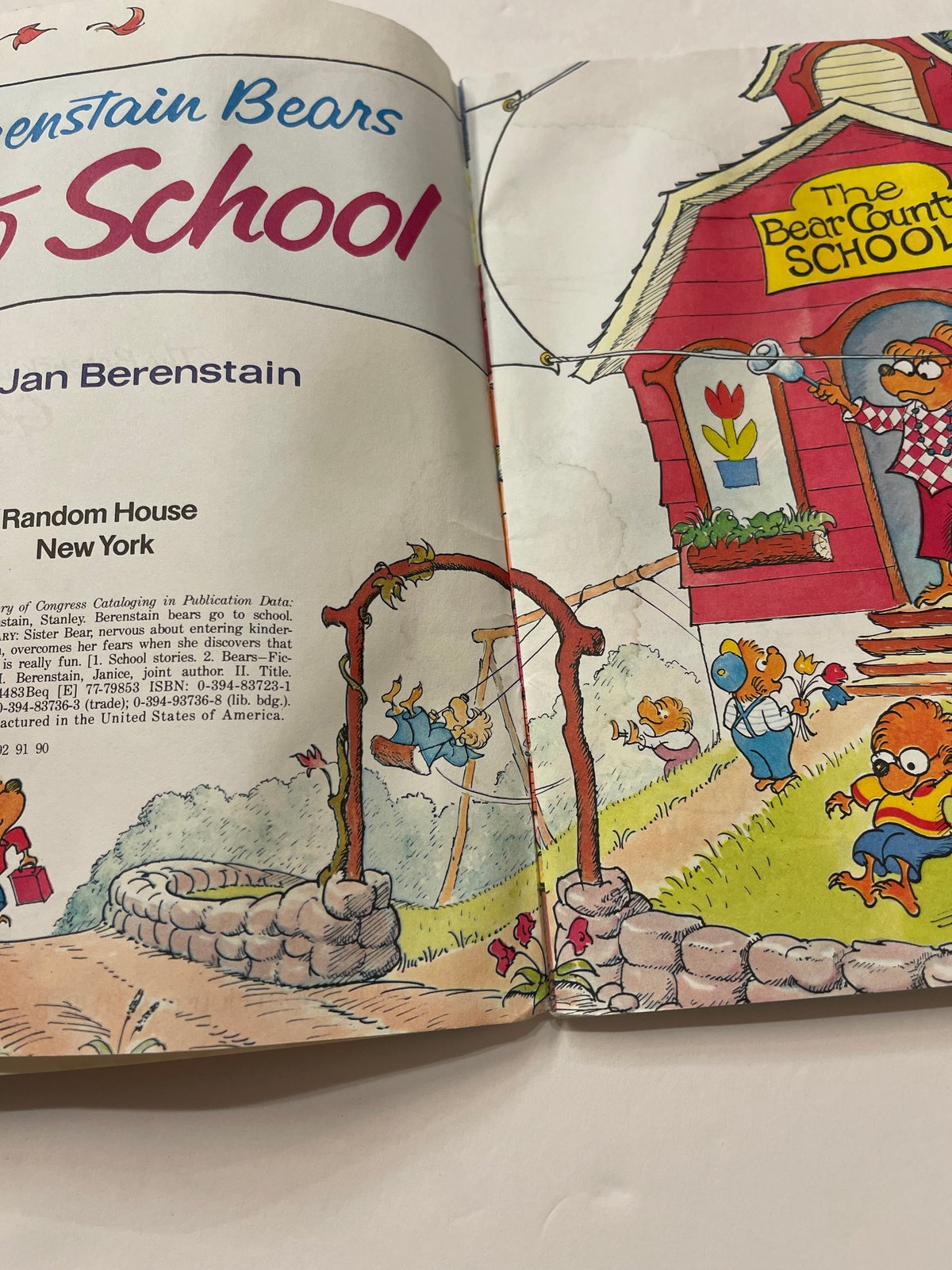 Stan & Jan Berenstain The Berenstain Bears Go to School