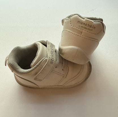 Stride Rite Munchkin White Sneakers Size 6M