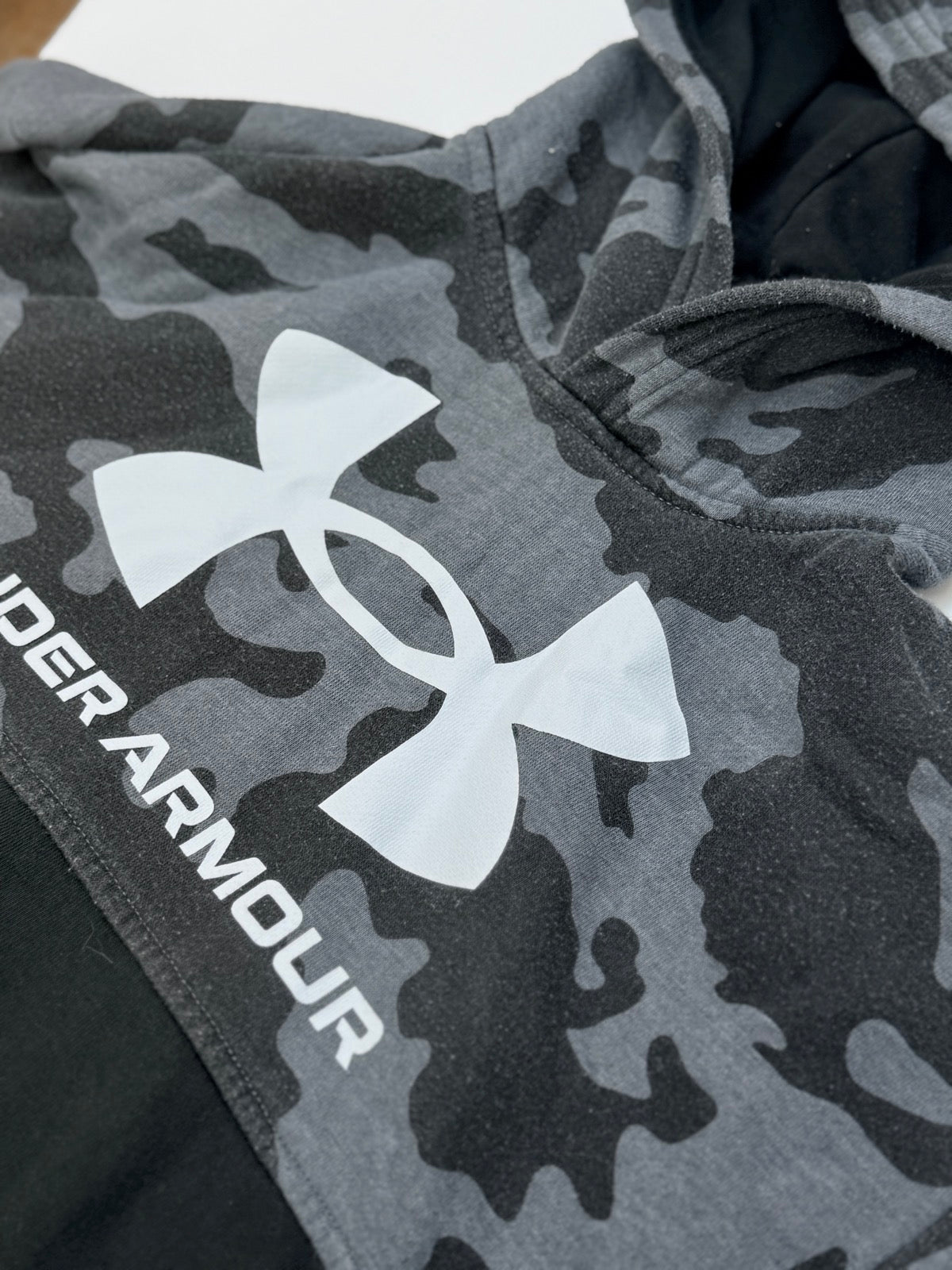 Under Armour Camo Hoodie 10-11Y