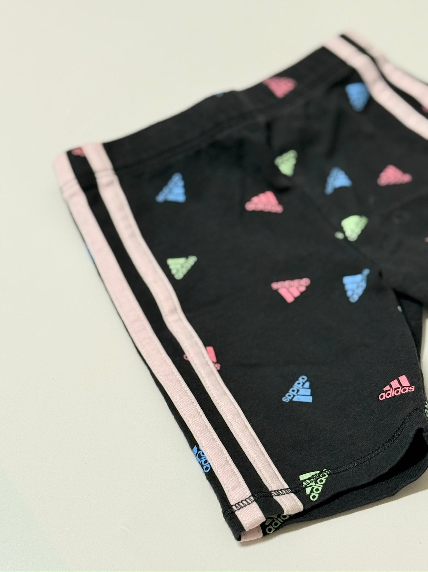 ADIDAS Shorts 4T