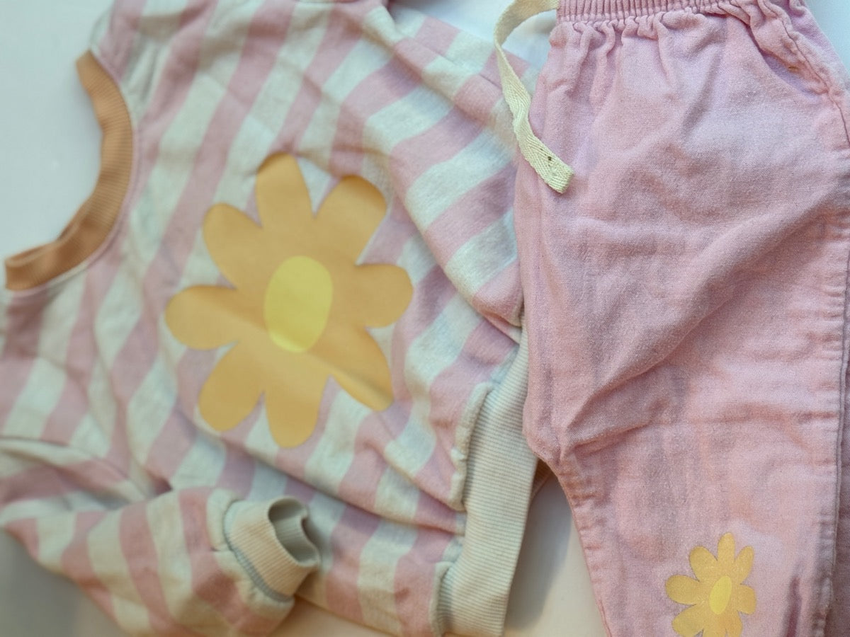 Old Navy Daisy Sweatshirt & Jogger Set 6-12M