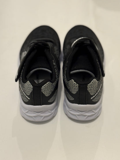 New- Skechers Kids Knit Sneakers Size 11