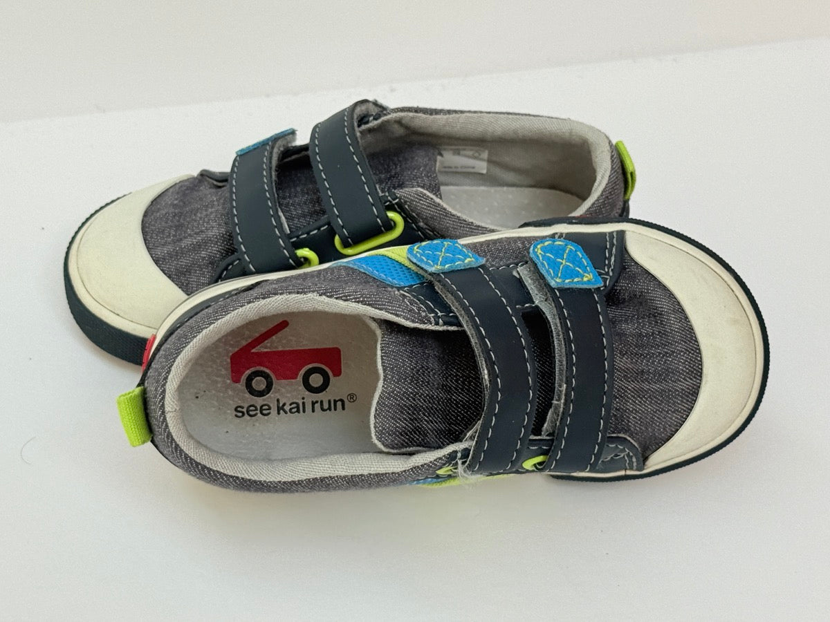 See Kai Run Gray Canvas Sneakers Size 9