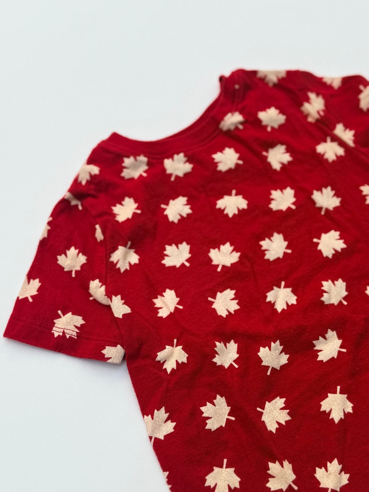 Old Navy Maple Leaf Red T-Shirt 3T
