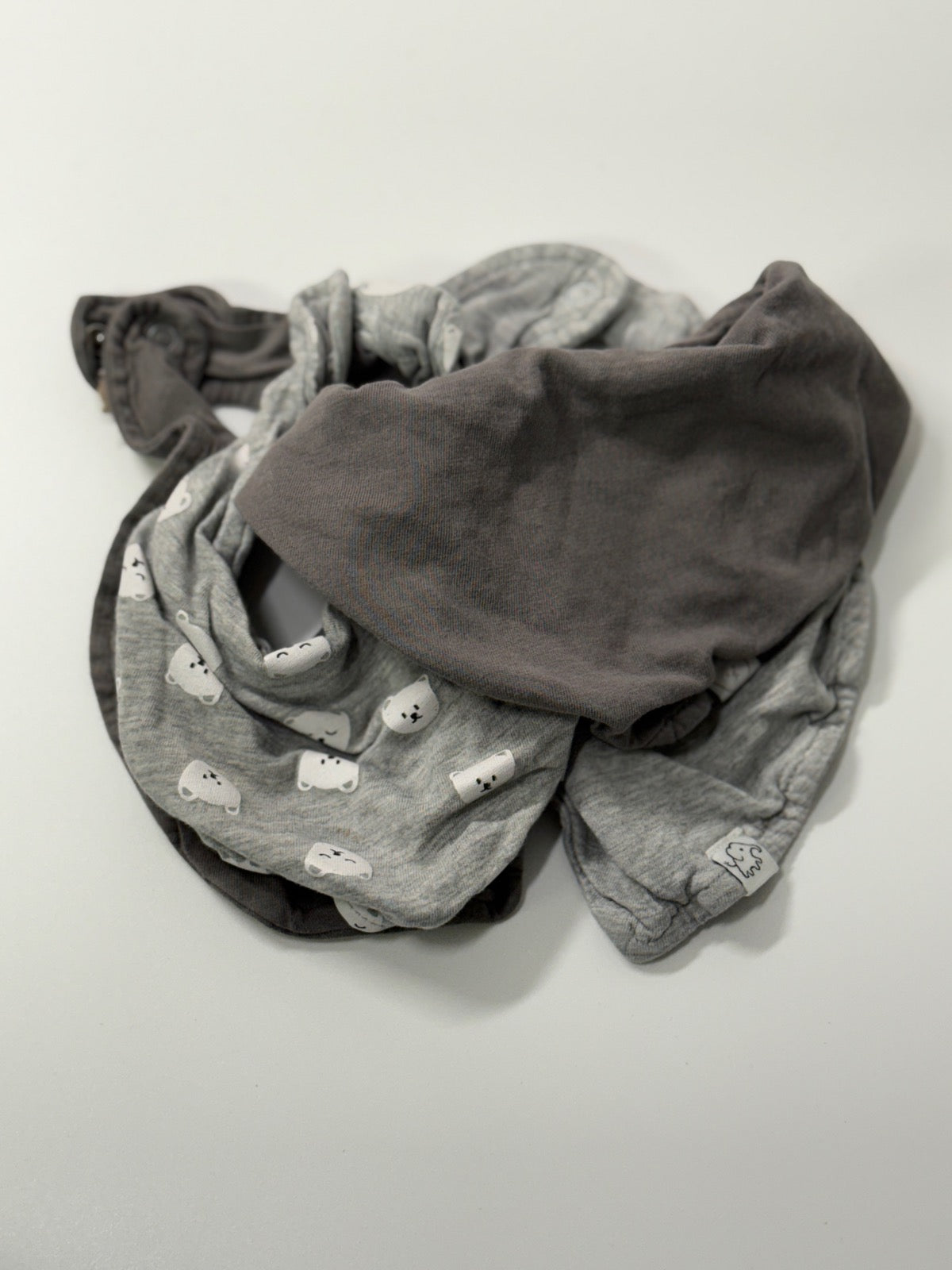 Luno Gray Bear Bib Set One Size