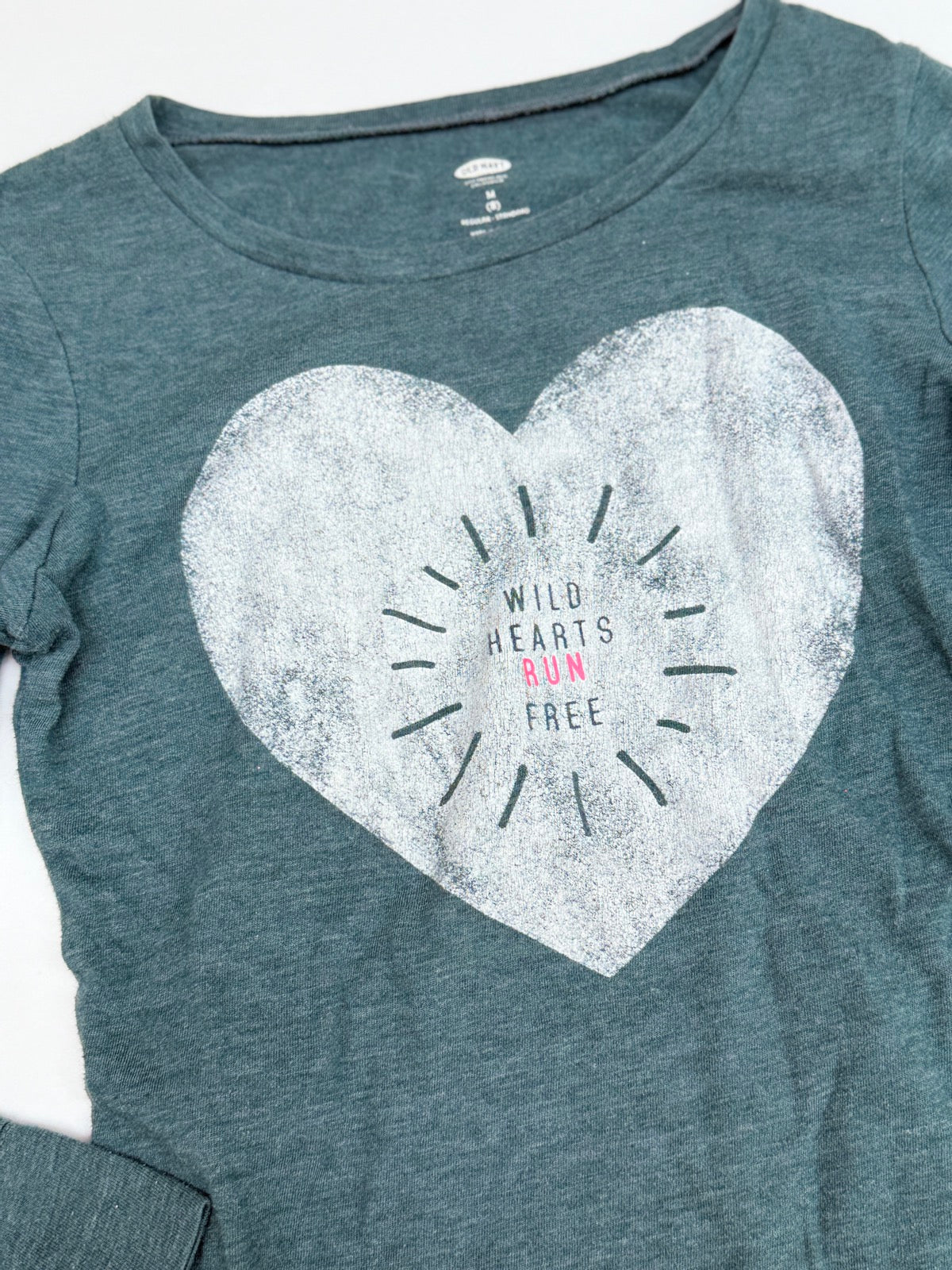 Old Navy Heart Graphic T-Shirt Size 8