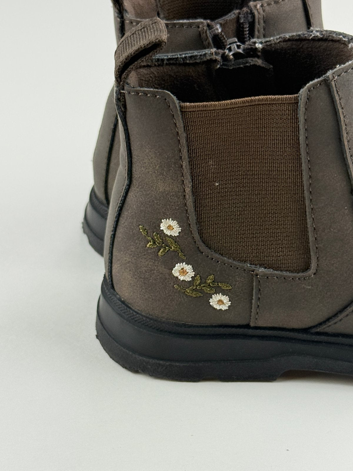 Zara Brown Embroidered Daisy Chelsea Boots