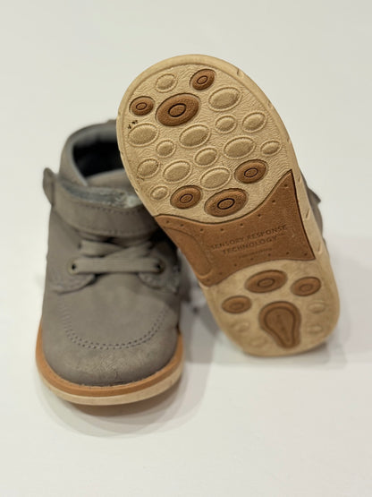 Stride Rite SRT Quinn Gray Boot Size 5M