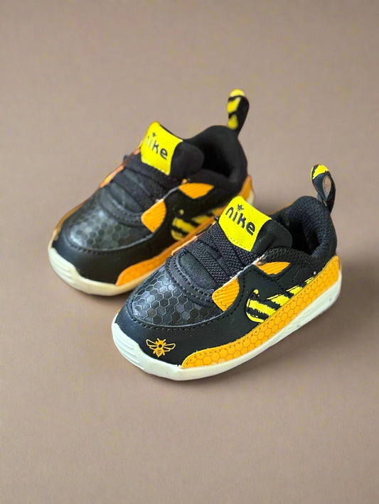 Nike Bee sneakers US 3c