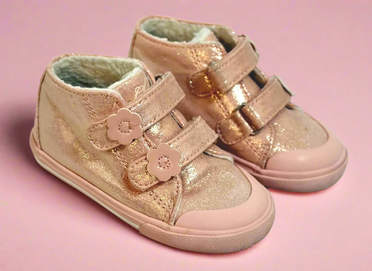 Chicco Runners size EU22 = 6.5US