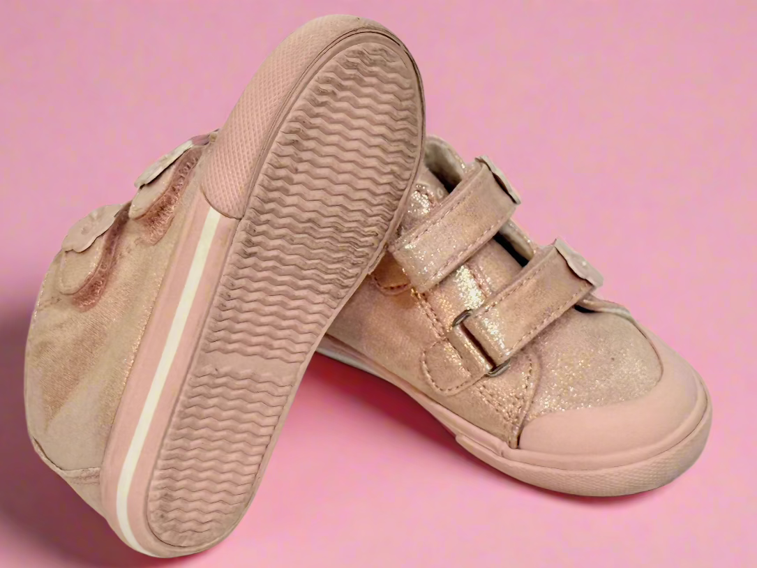 Chicco Runners size EU22 = 6.5US