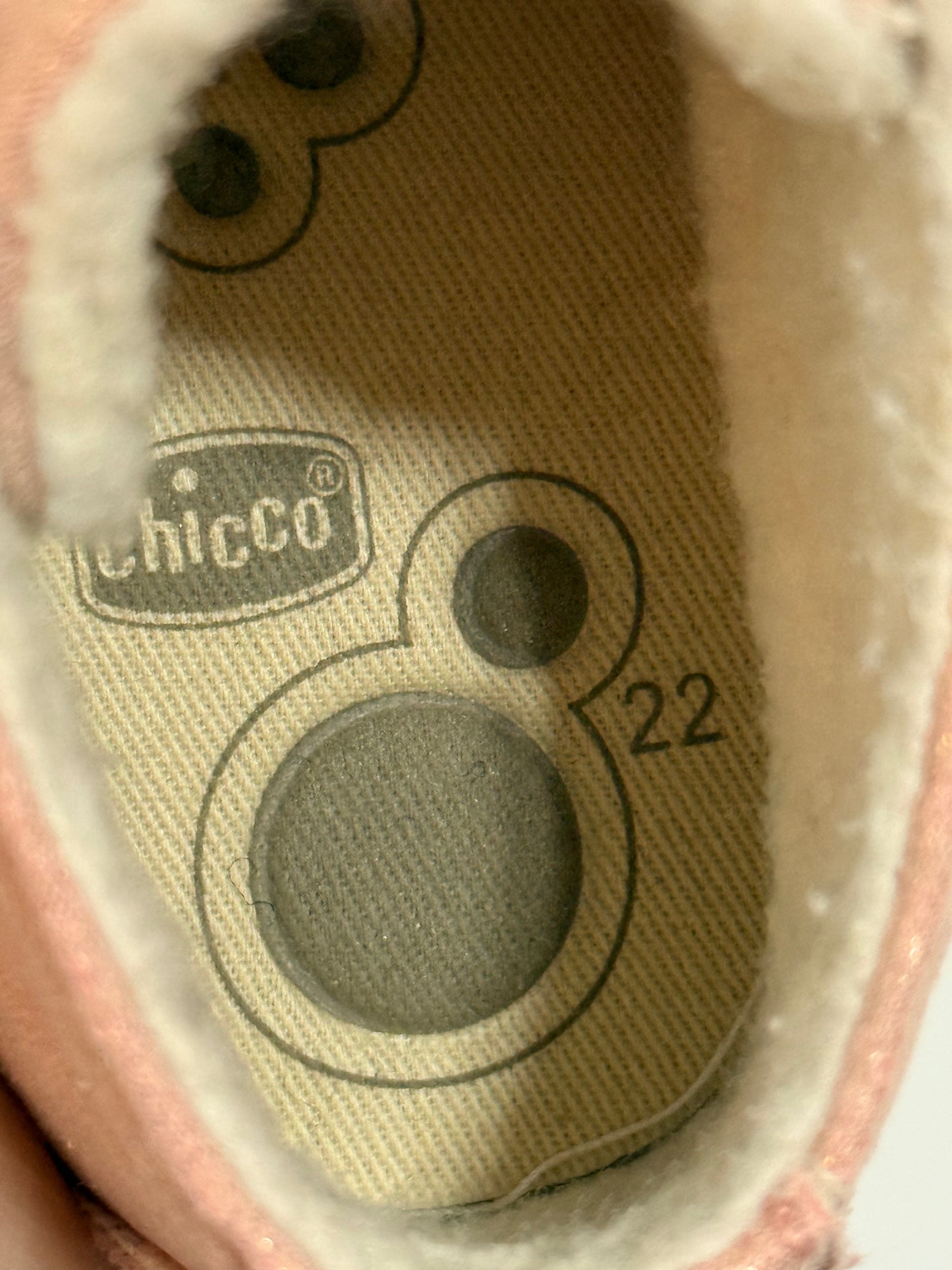 Chicco Runners size EU22 = 6.5US