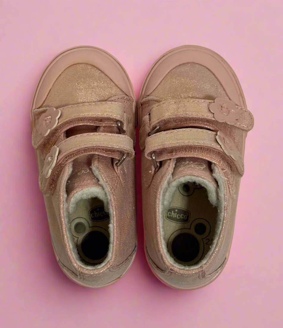 Chicco Runners size EU22 = 6.5US