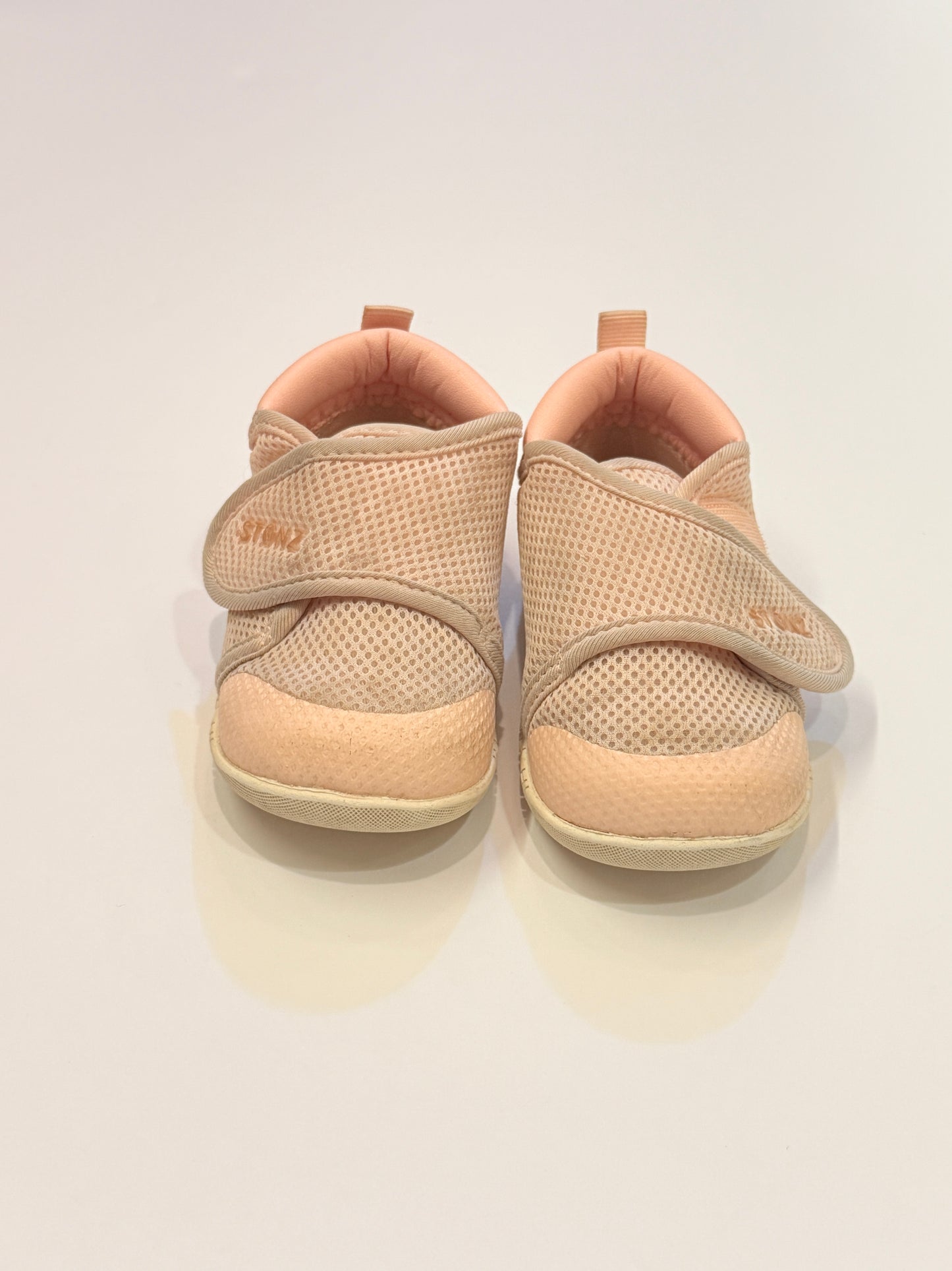 Stonz Shoes US6
