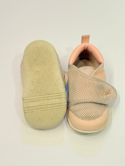 Stonz Shoes US6